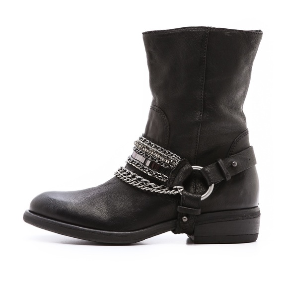 thumbnail interactive-video image 1 of Valencia Motorcycle Boots - Waterproof Cowhide Leather Boots With Ankle Protection & Non-Slip Sole 1 of 4